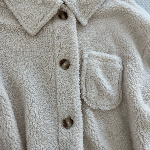 UGG Women's Koolaburra oversized cozy button up Sherpa Jacket in birch, medium - Picture 5 of 10